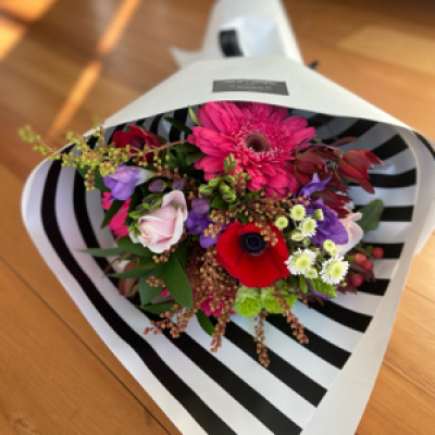 Jewel - Vibrant jewels in a Flourishing bouquet 