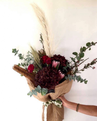 Dried bouquet - A gorgeous bouquet of beautiful dried flowers wrapped in hessian
